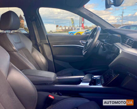 Серый Ауди E-Tron, объемом двигателя 55 л и пробегом 47 тыс. км за 48000 $, фото 24 на Automoto.ua