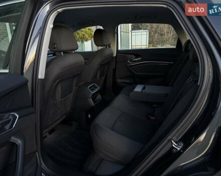 Серый Ауди E-Tron, объемом двигателя 0 л и пробегом 97 тыс. км за 21900 $, фото 60 на Automoto.ua