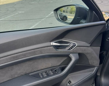 Серый Ауди E-Tron, объемом двигателя 0 л и пробегом 65 тыс. км за 25900 $, фото 10 на Automoto.ua