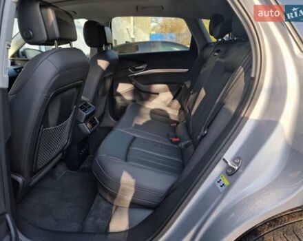 Серый Ауди E-Tron, объемом двигателя 0 л и пробегом 12 тыс. км за 31990 $, фото 58 на Automoto.ua