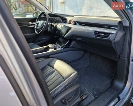 Серый Ауди E-Tron, объемом двигателя 0 л и пробегом 12 тыс. км за 31990 $, фото 48 на Automoto.ua