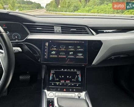 Серый Ауди E-Tron, объемом двигателя 0 л и пробегом 71 тыс. км за 33999 $, фото 75 на Automoto.ua
