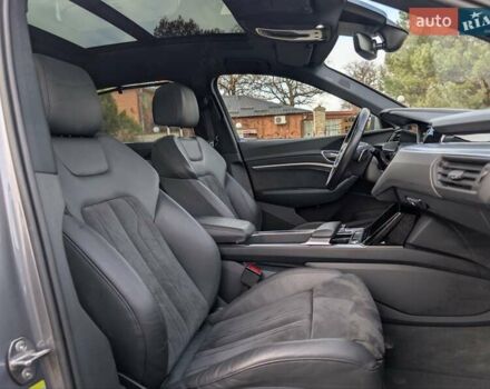 Серый Ауди E-Tron, объемом двигателя 0 л и пробегом 82 тыс. км за 32500 $, фото 16 на Automoto.ua