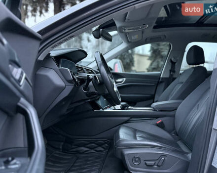 Ауди E-Tron 2020 в Житомире на Automoto.ua Серый Ауди E-Tron, объемом двигателя 0 л и пробегом 169 тыс. км за 22899 $, фото 1 на Automoto.ua