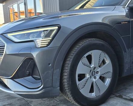 Серый Ауди E-Tron, объемом двигателя 0 л и пробегом 99 тыс. км за 31990 $, фото 21 на Automoto.ua