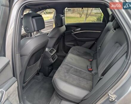 Серый Ауди E-Tron, объемом двигателя 0 л и пробегом 82 тыс. км за 32500 $, фото 19 на Automoto.ua