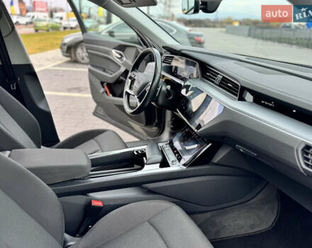 Серый Ауди E-Tron, объемом двигателя 0 л и пробегом 150 тыс. км за 25500 $, фото 22 на Automoto.ua