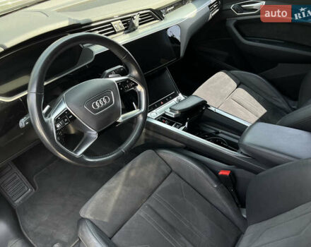 Сірий Ауді E-Tron, об'ємом двигуна 0 л та пробігом 43 тис. км за 28500 $, фото 6 на Automoto.ua