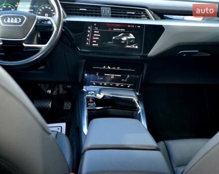 Серый Ауди E-Tron, объемом двигателя 0 л и пробегом 125 тыс. км за 23800 $, фото 41 на Automoto.ua