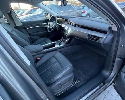 Серый Ауди E-Tron, объемом двигателя 0 л и пробегом 45 тыс. км за 29900 $, фото 31 на Automoto.ua