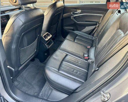 Сірий Ауді E-Tron, об'ємом двигуна 0 л та пробігом 143 тис. км за 27900 $, фото 53 на Automoto.ua