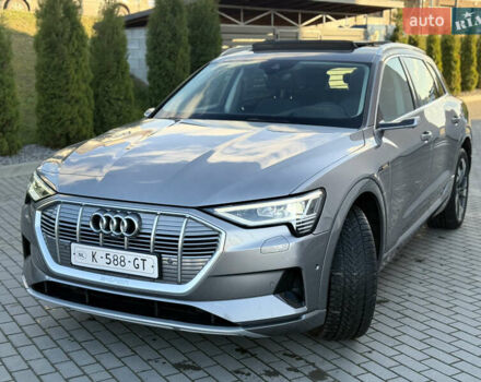 Серый Ауди E-Tron, объемом двигателя 0 л и пробегом 121 тыс. км за 27699 $, фото 1 на Automoto.ua