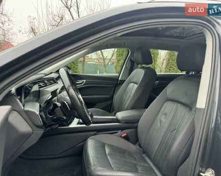 Серый Ауди E-Tron, объемом двигателя 0 л и пробегом 150 тыс. км за 23800 $, фото 22 на Automoto.ua