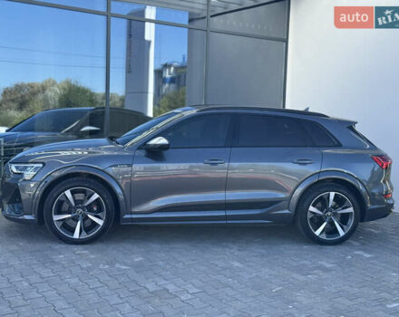 Серый Ауди E-Tron, объемом двигателя 0 л и пробегом 41 тыс. км за 44990 $, фото 13 на Automoto.ua