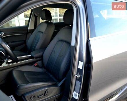 Серый Ауди E-Tron, объемом двигателя 0 л и пробегом 125 тыс. км за 23800 $, фото 20 на Automoto.ua