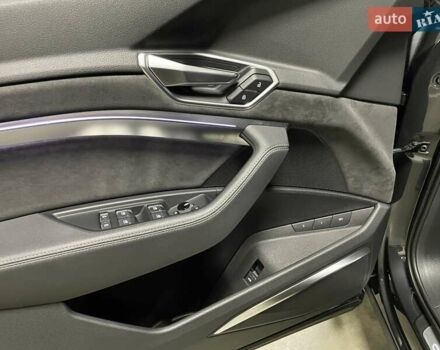 Серый Ауди E-Tron, объемом двигателя 0 л и пробегом 120 тыс. км за 28700 $, фото 30 на Automoto.ua