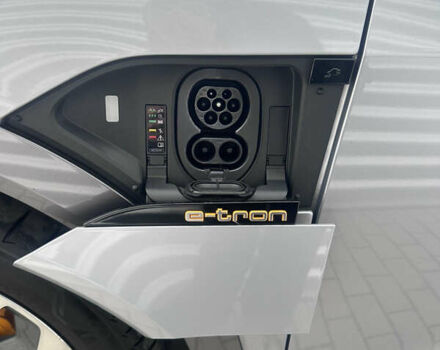 Серый Ауди E-Tron, объемом двигателя 0 л и пробегом 836 тыс. км за 34900 $, фото 24 на Automoto.ua