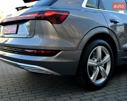 Серый Ауди E-Tron, объемом двигателя 0 л и пробегом 125 тыс. км за 23800 $, фото 98 на Automoto.ua