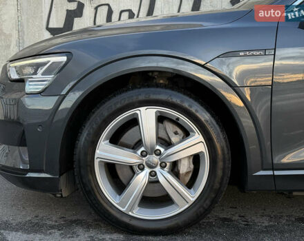 Ауді E-Tron 2020 у Львові на Automoto.ua Сірий Ауді E-Tron, об'ємом двигуна 0 л та пробігом 81 тис. км за 34920 $, фото 10 на Automoto.ua