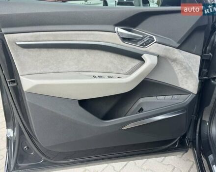 Серый Ауди E-Tron, объемом двигателя 0 л и пробегом 74 тыс. км за 30500 $, фото 13 на Automoto.ua