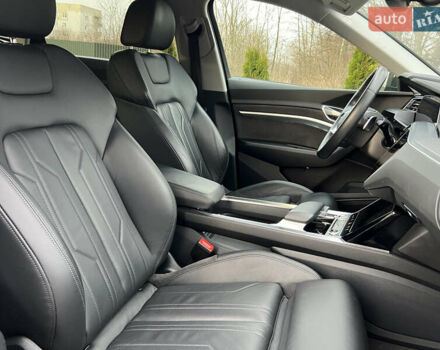 Сірий Ауді E-Tron, об'ємом двигуна 0 л та пробігом 143 тис. км за 30800 $, фото 19 на Automoto.ua