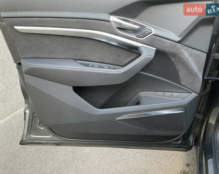Сірий Ауді E-Tron, об'ємом двигуна 0 л та пробігом 106 тис. км за 29700 $, фото 9 на Automoto.ua