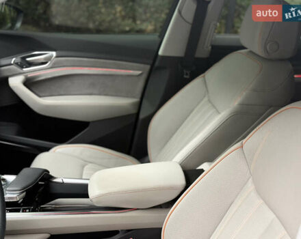 Ауди E-Tron 2020 в Киеве на Automoto.ua Серый Ауди E-Tron, объемом двигателя 0 л и пробегом 71 тыс. км за 35300 $, фото 12 на Automoto.ua