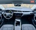 Сірий Ауді E-Tron, об'ємом двигуна 0 л та пробігом 178 тис. км за 21700 $, фото 39 на Automoto.ua
