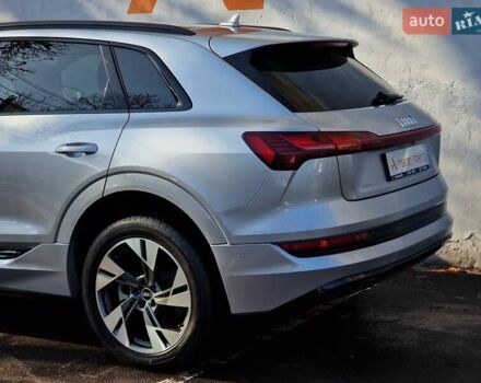 Серый Ауди E-Tron, объемом двигателя 0 л и пробегом 12 тыс. км за 31990 $, фото 23 на Automoto.ua