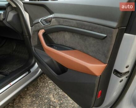Сірий Ауді E-Tron, об'ємом двигуна 0 л та пробігом 112 тис. км за 34300 $, фото 44 на Automoto.ua