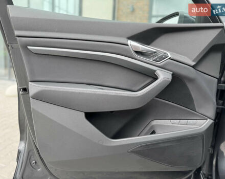 Ауди E-Tron 2020 в Тернополе на Automoto.ua Серый Ауди E-Tron, объемом двигателя 0 л и пробегом 126 тыс. км за 23900 $, фото 60 на Automoto.ua
