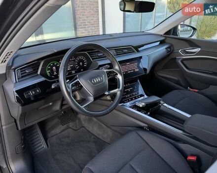 Серый Ауди E-Tron, объемом двигателя 0 л и пробегом 97 тыс. км за 21900 $, фото 37 на Automoto.ua