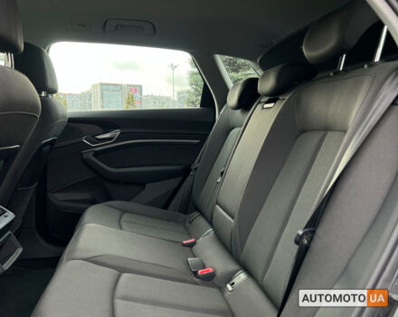 Ауди E-Tron 2020 в Львове на Automoto.ua Серый Ауди E-Tron, объемом двигателя 71 л и пробегом 31 тыс. км за 27600 $, фото 12 на Automoto.ua