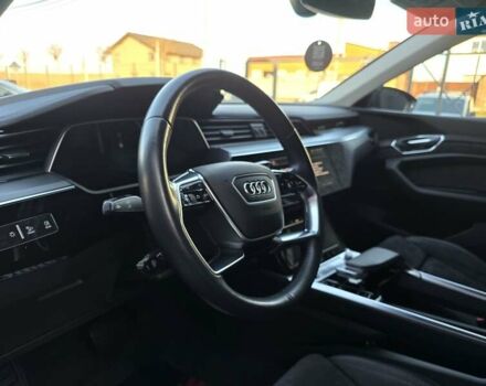 Серый Ауди E-Tron, объемом двигателя 0 л и пробегом 99 тыс. км за 31990 $, фото 80 на Automoto.ua