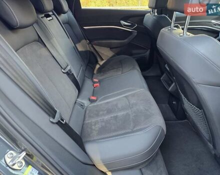 Сірий Ауді E-Tron, об'ємом двигуна 0 л та пробігом 67 тис. км за 37999 $, фото 50 на Automoto.ua