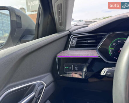 Серый Ауди E-Tron, объемом двигателя 0 л и пробегом 34 тыс. км за 43000 $, фото 26 на Automoto.ua