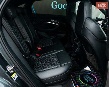 Сірий Ауді E-Tron, об'ємом двигуна 0 л та пробігом 82 тис. км за 39888 $, фото 62 на Automoto.ua