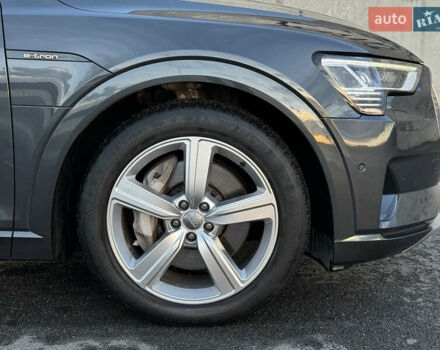Ауді E-Tron 2020 у Львові на Automoto.ua Сірий Ауді E-Tron, об'ємом двигуна 0 л та пробігом 81 тис. км за 34920 $, фото 15 на Automoto.ua
