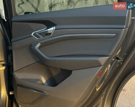 Ауді E-Tron 2020 у Львові на Automoto.ua Сірий Ауді E-Tron, об'ємом двигуна 0 л та пробігом 81 тис. км за 34920 $, фото 32 на Automoto.ua