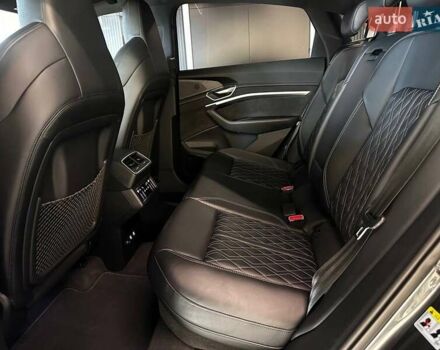 Серый Ауди E-Tron, объемом двигателя 0 л и пробегом 53 тыс. км за 37900 $, фото 35 на Automoto.ua