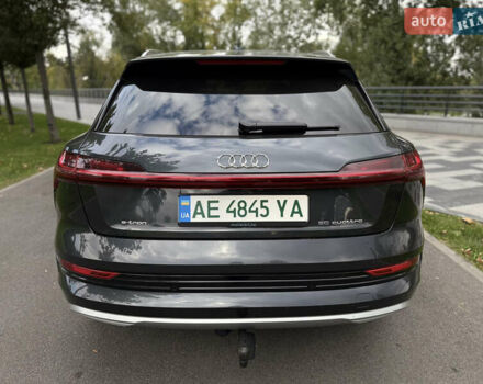 Ауді E-Tron 2020 у Дніпро (Дніпропетровську) на Automoto.ua Сірий Ауді E-Tron, об'ємом двигуна 0 л та пробігом 113 тис. км за 26900 $, фото 5 на Automoto.ua