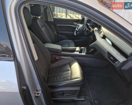 Серый Ауди E-Tron, объемом двигателя 0 л и пробегом 12 тыс. км за 31990 $, фото 50 на Automoto.ua