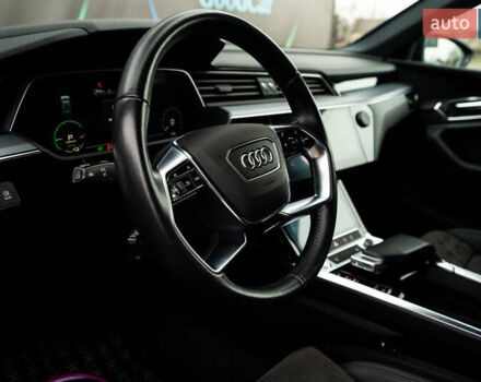 Сірий Ауді E-Tron, об'ємом двигуна 0 л та пробігом 154 тис. км за 25900 $, фото 68 на Automoto.ua