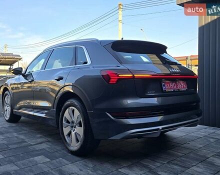 Серый Ауди E-Tron, объемом двигателя 0 л и пробегом 99 тыс. км за 31990 $, фото 18 на Automoto.ua