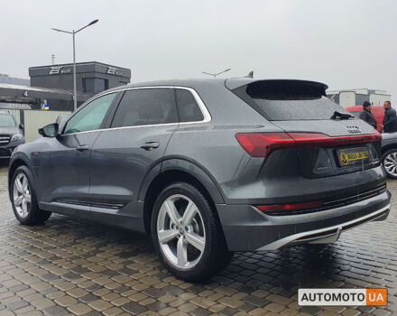 Серый Ауди E-Tron, объемом двигателя 55 л и пробегом 47 тыс. км за 48000 $, фото 4 на Automoto.ua