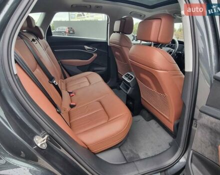 Сірий Ауді E-Tron, об'ємом двигуна 0 л та пробігом 119 тис. км за 29650 $, фото 16 на Automoto.ua