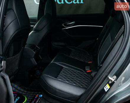 Сірий Ауді E-Tron, об'ємом двигуна 0 л та пробігом 82 тис. км за 39888 $, фото 67 на Automoto.ua