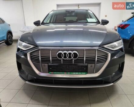 Серый Ауди E-Tron, объемом двигателя 0 л и пробегом 169 тыс. км за 33999 $, фото 1 на Automoto.ua