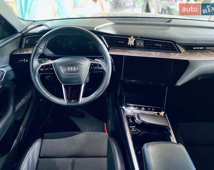 Серый Ауди E-Tron, объемом двигателя 0 л и пробегом 60 тыс. км за 41999 $, фото 43 на Automoto.ua