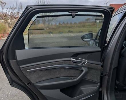 Серый Ауди E-Tron, объемом двигателя 0 л и пробегом 82 тыс. км за 32500 $, фото 23 на Automoto.ua